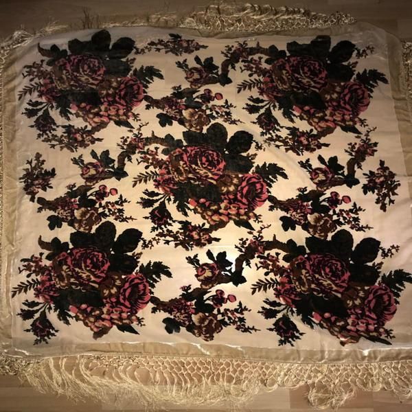 scarves 110cm square velvet silk feeling nylon rayon peony floral burn out duster opera shawl scarf wrap women girl big 6pcs/lot #4046, Blue;gray
scarves 110cm square velvet silk feeling nylon rayon peony floral burn out duster opera shawl scarf wrap women girl big 6pcs/lot #4046, Blue;gray