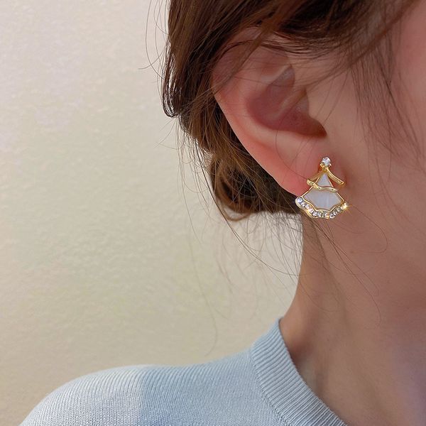 925 silver needle geometric fan-shaped diamond shell earrings japanese and fashion fashion personalized earrings simple celebrity earrings
925 silver needle geometric fan-shaped diamond shell earrings japanese and fashion fashion personalized earrings simple celebrity earrings