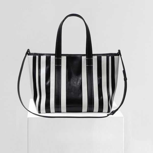designer bags 2021 early autumn new fashion mommy shopping fashionable black and white stripe splicing oil wax leather tote bag women
designer bags 2021 early autumn new fashion mommy shopping fashionable black and white stripe splicing oil wax leather tote bag women