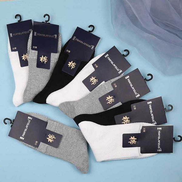 spring summer middle tube breathable mesh solid color black and white gray thin cotton casual business men's socks
spring summer middle tube breathable mesh solid color black and white gray thin cotton casual business men's socks