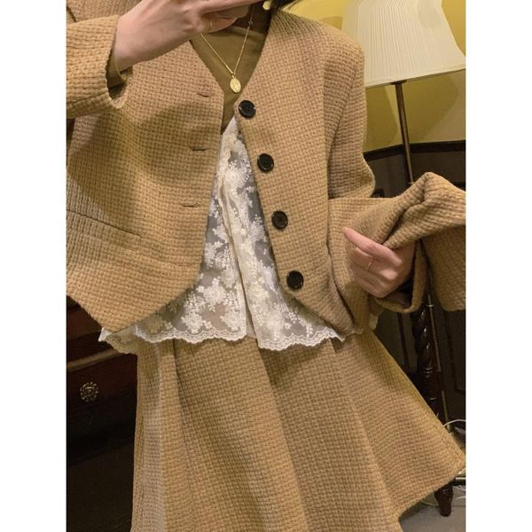 dress one , two put on detachable suits, thin skirt and a short two-piece suit., Black;gray
dress one , two put on detachable suits, thin skirt and a short two-piece suit., Black;gray