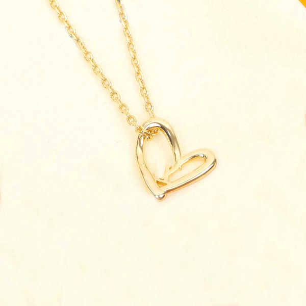 2022 charm pendant necklace with heart shape and hollow design for women wedding jewelry gift have box stamp ps7402, Silver
2022 charm pendant necklace with heart shape and hollow design for women wedding jewelry gift have box stamp ps7402, Silver