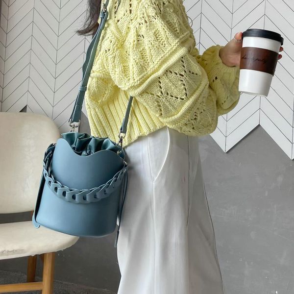 evening bags 2021 design leather ladies bucket bag exquisite tote handbag fashion crossbody for women
evening bags 2021 design leather ladies bucket bag exquisite tote handbag fashion crossbody for women