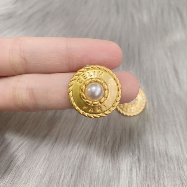 2021 new designer flying saucer inlaid with diamond pearl chain earrings medieval vintage earrings, Golden
2021 new designer flying saucer inlaid with diamond pearl chain earrings medieval vintage earrings, Golden
