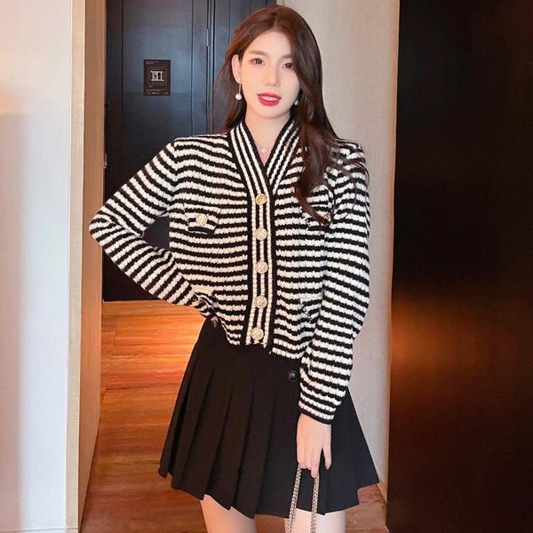 women's jackets 2021 autumn clothing elegance retro style contrast color striped loose sweater coat, Black;brown
women's jackets 2021 autumn clothing elegance retro style contrast color striped loose sweater coat, Black;brown