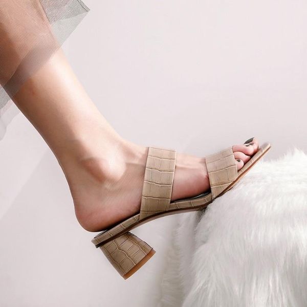 slippers 2021 nude women stone pattern vintage slides summer sandalias femme ladies round heel black leather
slippers 2021 nude women stone pattern vintage slides summer sandalias femme ladies round heel black leather