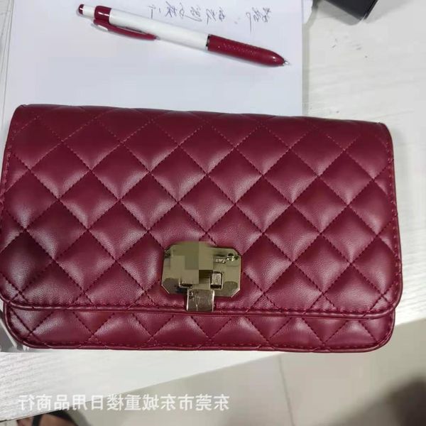 c family metal buckle lingge single shoulder chain small square bag solid color simple fashion versatile messenger women's
c family metal buckle lingge single shoulder chain small square bag solid color simple fashion versatile messenger women's