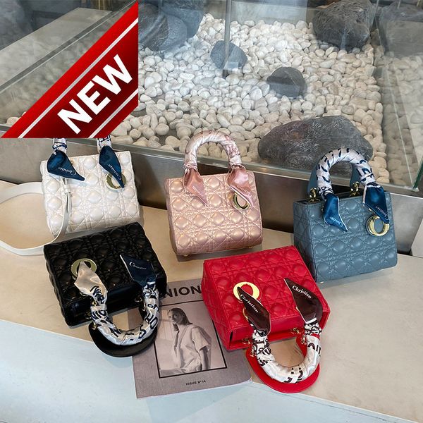 female 2022 new fashion high sense princess of wales bag fall winter versatile one shoulder messenger handbag
female 2022 new fashion high sense princess of wales bag fall winter versatile one shoulder messenger handbag