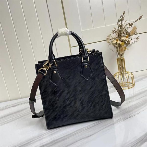 classic totes shoulder bags designer handbags cross body luxury bag crossbody wallet genuine leather stripe high-end handbag 2 colors with o, Black;red
classic totes shoulder bags designer handbags cross body luxury bag crossbody wallet genuine leather stripe high-end handbag 2 colors with o, Black;red