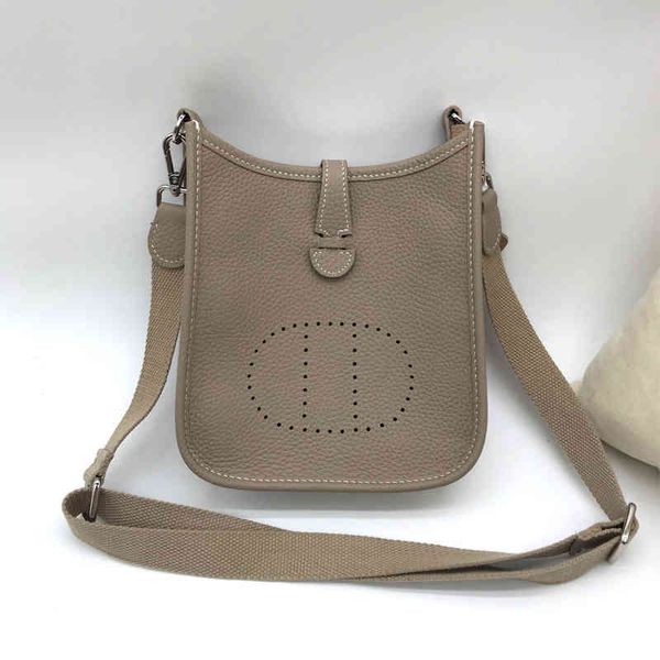18cm evelyn small messenger bag h hollow mini one shoulder fashion all-match first layer cowhide simple hielng
18cm evelyn small messenger bag h hollow mini one shoulder fashion all-match first layer cowhide simple hielng