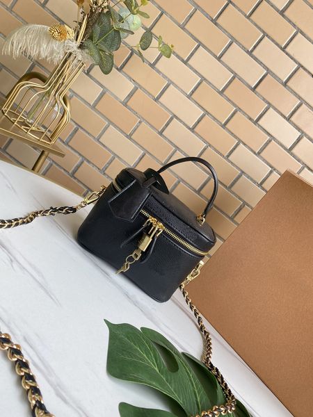 2021 fashion designers women handbags luxurys lady shoulder bags leather messenger bag classic flowers crossbody purses chains plaid totes m
2021 fashion designers women handbags luxurys lady shoulder bags leather messenger bag classic flowers crossbody purses chains plaid totes m