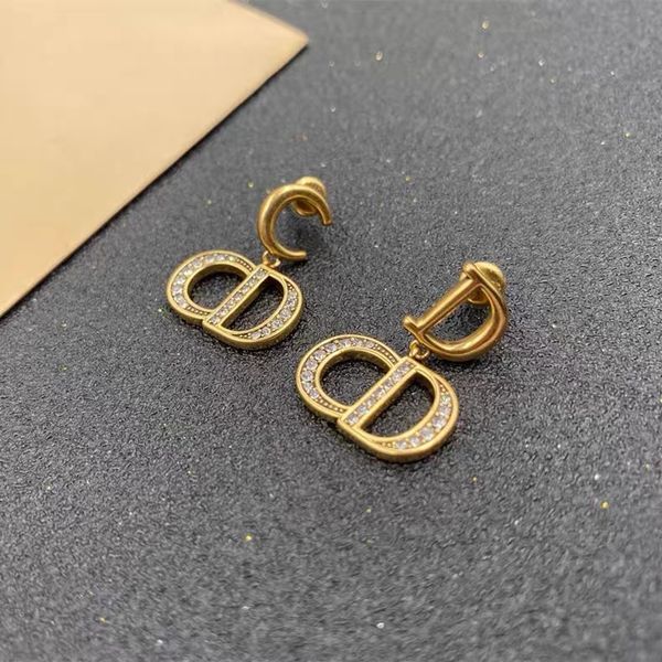 special offer 2021 luxury designer jewelry / new letter earrings women's net red fashion diamond, Silver
special offer 2021 luxury designer jewelry / new letter earrings women's net red fashion diamond, Silver