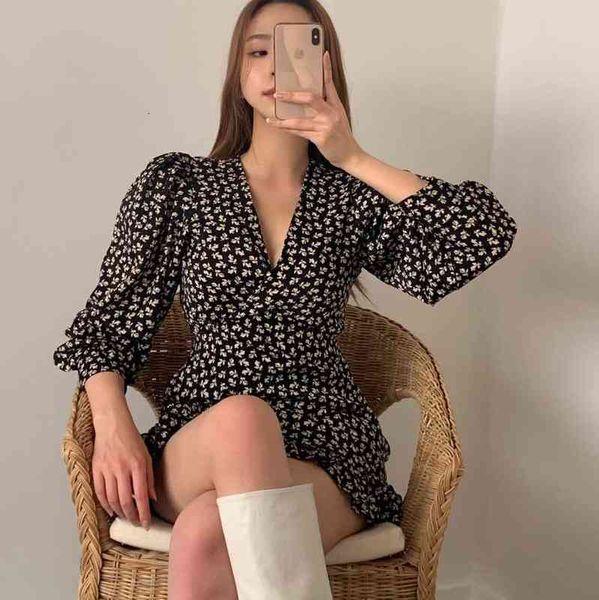 casual dresses early spring 2022 korean chic dign sense niche french floral v-neck dresses, Black;gray
casual dresses early spring 2022 korean chic dign sense niche french floral v-neck dresses, Black;gray