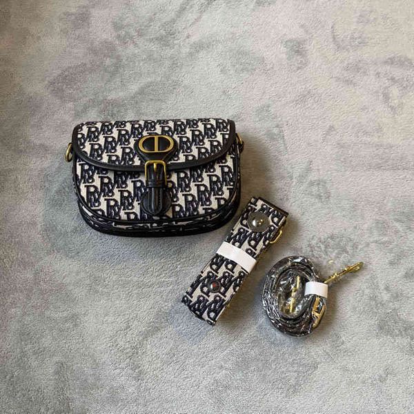 2022 latest models handbag wholesale hands advanced embroidered canvas autumn and winter trend women's bag single shoulder mini
2022 latest models handbag wholesale hands advanced embroidered canvas autumn and winter trend women's bag single shoulder mini