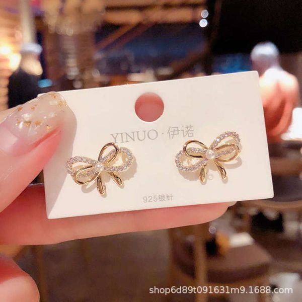 korean dongdamen exquisite zircon bow with feminine temperament and 925 silver needle earrings, Black
korean dongdamen exquisite zircon bow with feminine temperament and 925 silver needle earrings, Black