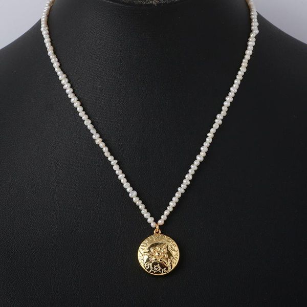 simple style fashion freshwater rice pearl golden portrait embossed flower disc necklace clavicle female pendant necklaces, Silver
simple style fashion freshwater rice pearl golden portrait embossed flower disc necklace clavicle female pendant necklaces, Silver