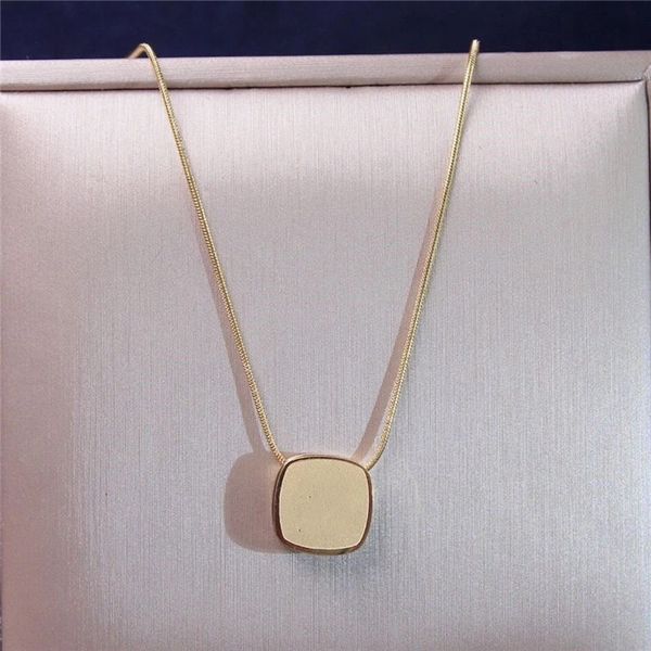 2021 necklace korean dongdaemun fashion classic leather printed small waist necklace simple ins clavicle chain pendant with box, Silver
2021 necklace korean dongdaemun fashion classic leather printed small waist necklace simple ins clavicle chain pendant with box, Silver