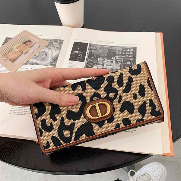 2022 new leopard women's long wallet 30% off wallet card bag contrast color small change, Red;black
2022 new leopard women's long wallet 30% off wallet card bag contrast color small change, Red;black