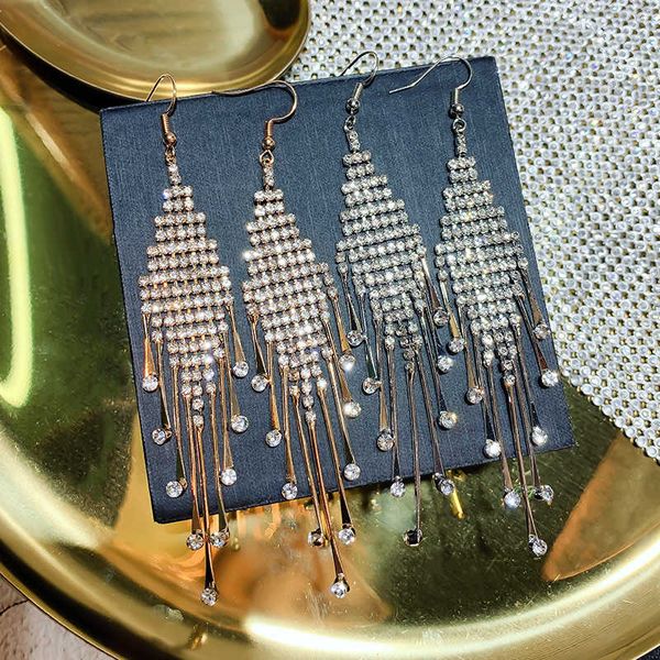 tassel earrings, alloy inlaid with diamond, luxurious and fashionable, exaggerated earrings, red night shop style and creative earrings, Silver
tassel earrings, alloy inlaid with diamond, luxurious and fashionable, exaggerated earrings, red night shop style and creative earrings, Silver