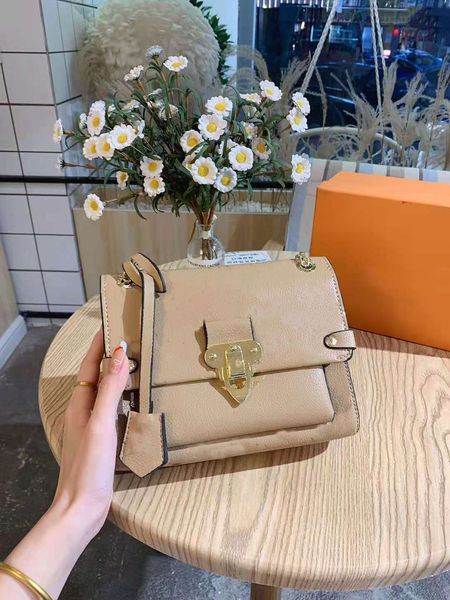 postman bag classic chain embossed girls women handbags shoulderbag handbag shoulder fashion woman bags vintage with gift box purses
postman bag classic chain embossed girls women handbags shoulderbag handbag shoulder fashion woman bags vintage with gift box purses