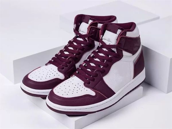 jumpman 1 high og bordeaux mens basketball shoes white metallic silver outdoor sports sneakers with original box
jumpman 1 high og bordeaux mens basketball shoes white metallic silver outdoor sports sneakers with original box