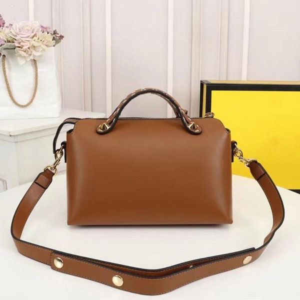 evening bags ladies high-quality leather snake embroidered handbag messenger shoulder bag large capacity boston pillow 
evening bags ladies high-quality leather snake embroidered handbag messenger shoulder bag large capacity boston pillow