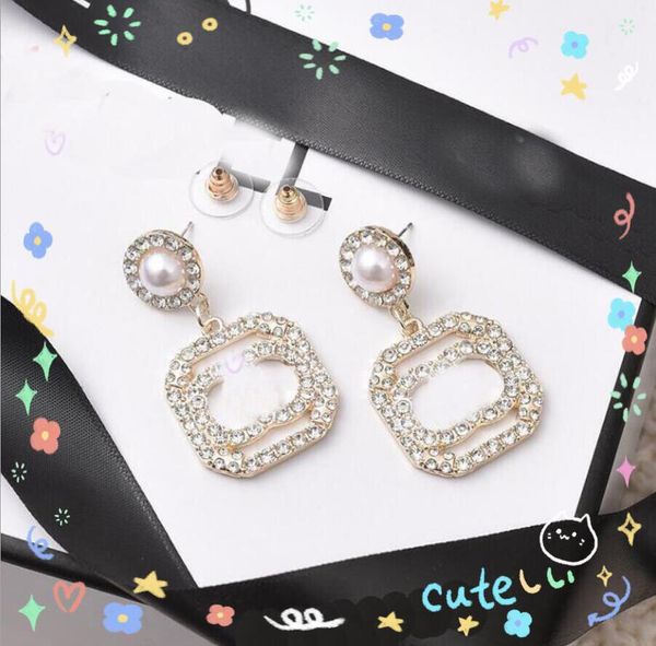 famous designer brand letter 18k gold plated charm earrings fashion womens inlay crystal rhinestone stud earring luxury pearl eardrop women, Golden
famous designer brand letter 18k gold plated charm earrings fashion womens inlay crystal rhinestone stud earring luxury pearl eardrop women, Golden