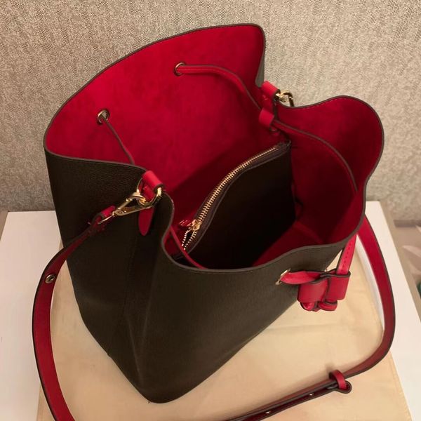 2022women old flower leather cross body shoulder bags simple portable leisure drawstring bucket messenger crossbody bag purse
2022women old flower leather cross body shoulder bags simple portable leisure drawstring bucket messenger crossbody bag purse