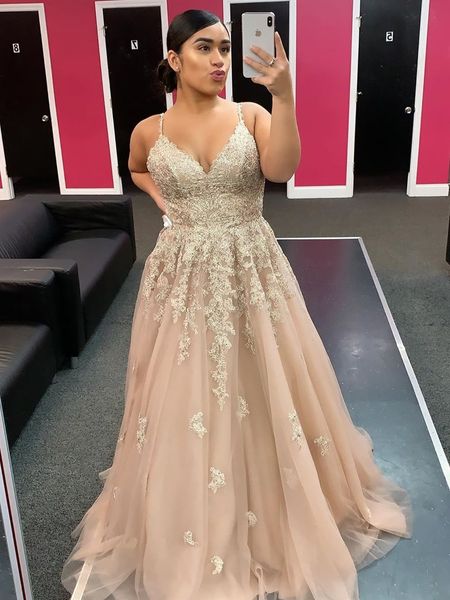 fashion v-neck spaghetti straps evening dresses with lace appliques a-line long prom gowns, Black;red
fashion v-neck spaghetti straps evening dresses with lace appliques a-line long prom gowns, Black;red