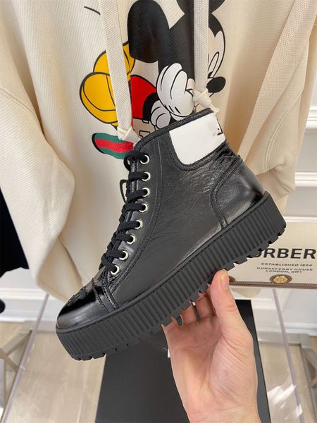 2021 designer ladies short boots color matching high-casual leather sneakers embroidery classic thick-soled small white shoes with box, Black
2021 designer ladies short boots color matching high-casual leather sneakers embroidery classic thick-soled small white shoes with box, Black