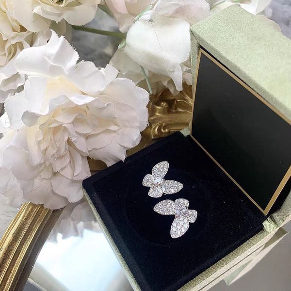 quality design sense mainstream high fashion fanjia diamond inlaid double butterfly ring sterling silver full plated with 18k gold star same
quality design sense mainstream high fashion fanjia diamond inlaid double butterfly ring sterling silver full plated with 18k gold star same