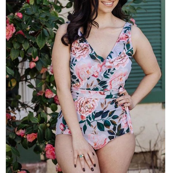 2021 lady retro floral pleated v neck ruffle swimwear women one piece swimsuit belt bathing suit monokini bodysuit two-piece suits
2021 lady retro floral pleated v neck ruffle swimwear women one piece swimsuit belt bathing suit monokini bodysuit two-piece suits