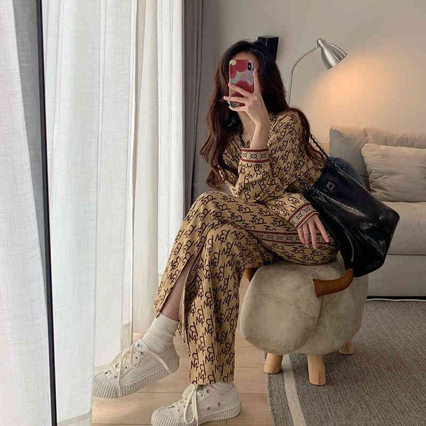 Women's Sweaters fashion luxury sweaters styles designer two pieces jacquard autumn winter knit v neck pullover tops + pants women swea, White;black
Women's Sweaters fashion luxury sweaters styles designer two pieces jacquard autumn winter knit v neck pullover tops + pants women swea, White;black