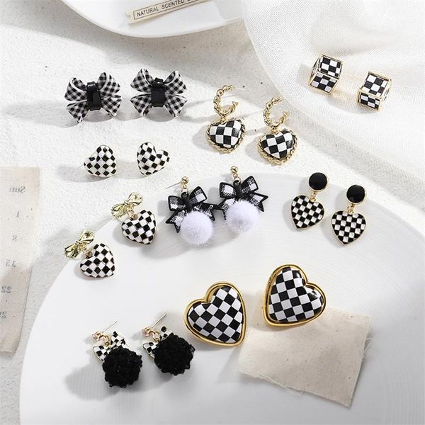 stud korean fashion retro black and white checkerboard simple earrings bow jewelry for woman female 2021 trend, Golden;silver
stud korean fashion retro black and white checkerboard simple earrings bow jewelry for woman female 2021 trend, Golden;silver