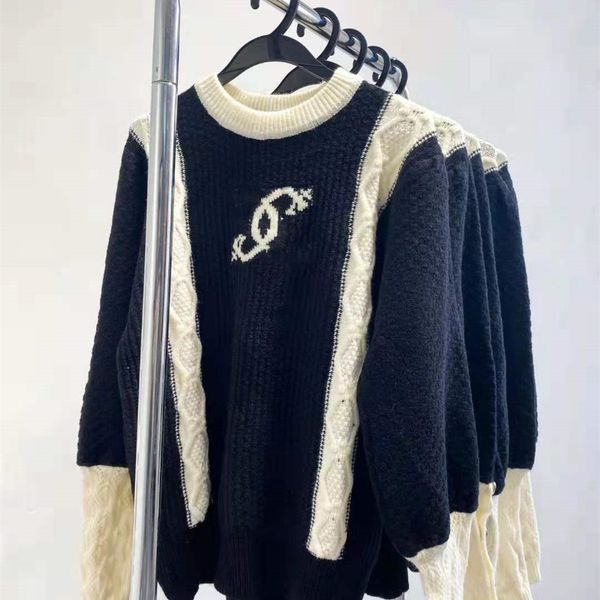2021 autumn new trendy metal button round neck casual loose slim age reducing knitted sweater, White;black
2021 autumn new trendy metal button round neck casual loose slim age reducing knitted sweater, White;black