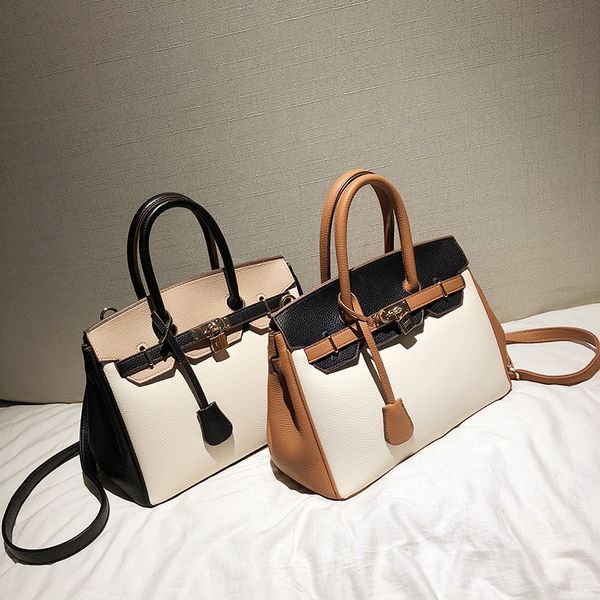 new hand fashion single shoulder messenger bag color matching capacity litchi pattern large bag
new hand fashion single shoulder messenger bag color matching capacity litchi pattern large bag