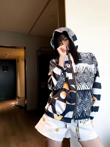 women's jackets a600587 fashion women coats & 2021 runway luxury design party style clothing sun protect coat, Black;brown
women's jackets a600587 fashion women coats & 2021 runway luxury design party style clothing sun protect coat, Black;brown