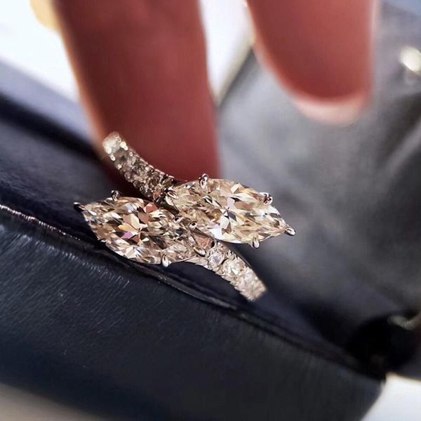 exquisite women's finger ring inlay zircon promise bride eternity wedding jewelry luxury unique anniversary gift rings, Slivery;golden
exquisite women's finger ring inlay zircon promise bride eternity wedding jewelry luxury unique anniversary gift rings, Slivery;golden