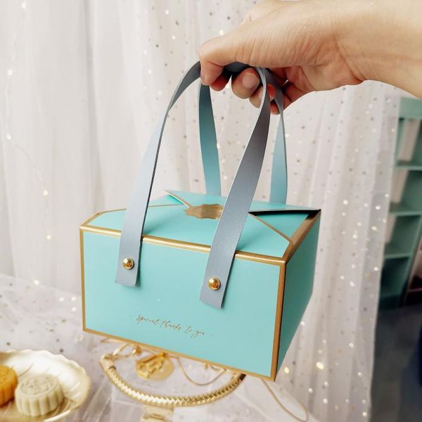5pcs cake picnic hand box holiday gift packagebronzing protable leather handle chocolate candy gifts party supplies wrap
5pcs cake picnic hand box holiday gift packagebronzing protable leather handle chocolate candy gifts party supplies wrap