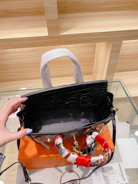 woman handbags special designers female fashion bags party retro scarf patent leather
woman handbags special designers female fashion bags party retro scarf patent leather
