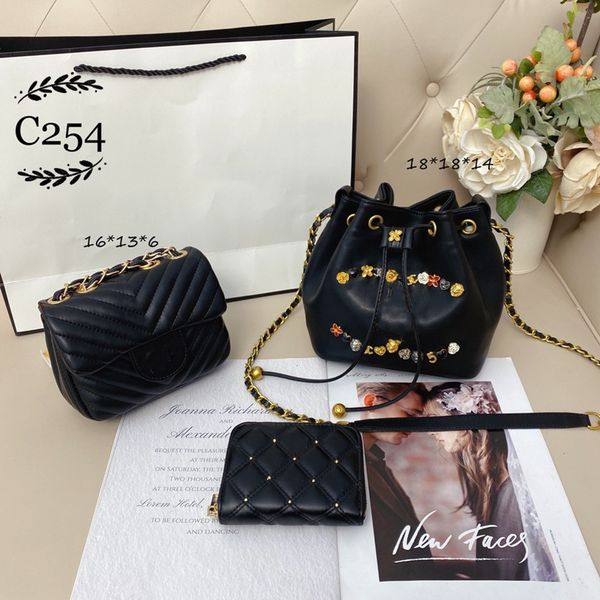 2021 new fashion lou vdeng women's bag retro luxury designer purse leather messenger combination zipper metal clutch rivet twill portab
2021 new fashion lou vdeng women's bag retro luxury designer purse leather messenger combination zipper metal clutch rivet twill portab