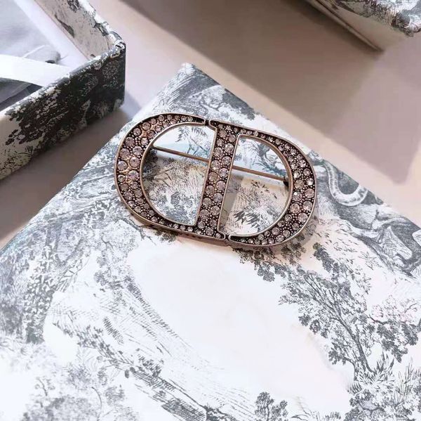 aaa designer jewelry home new letter brooch high version brass material net red same style temperament, Silver
aaa designer jewelry home new letter brooch high version brass material net red same style temperament, Silver