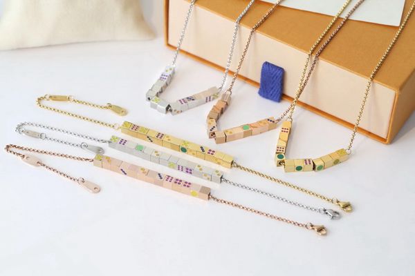 europe america style jewelry sets lady women gold/silver/rose-colour hardware enamel flower v initials dice charm pay-it necklace bracelet m
europe america style jewelry sets lady women gold/silver/rose-colour hardware enamel flower v initials dice charm pay-it necklace bracelet m