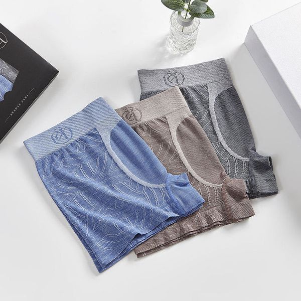 new style men's underwear modal comfortable, breathable and traceless medium waist boxers, Black;white
new style men's underwear modal comfortable, breathable and traceless medium waist boxers, Black;white
