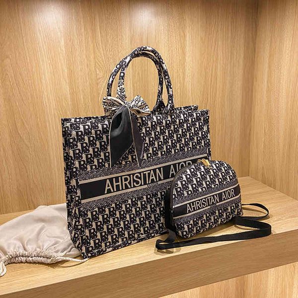 2022 latest models handbag wholesale hands style wind street shooting old flower color contrast mother tot portable women's bag and sil
2022 latest models handbag wholesale hands style wind street shooting old flower color contrast mother tot portable women's bag and sil