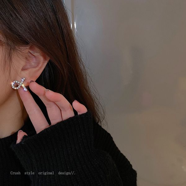 925 silver needle simple inlaid diamond geometric staggered small earring net red temperament personality fashion earrings
925 silver needle simple inlaid diamond geometric staggered small earring net red temperament personality fashion earrings