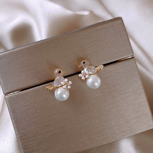 bird 2021 trendy pearl earrings s925 silver needle minority design personalized temperament female ear accessories, Golden
bird 2021 trendy pearl earrings s925 silver needle minority design personalized temperament female ear accessories, Golden