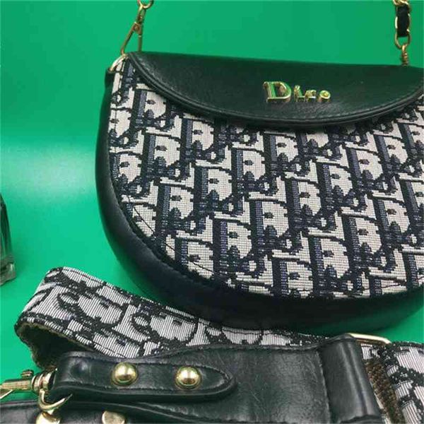 2022 factory wholesale material net red shoulder messenger multifunctional embroidered bag, exquisite workmanship and 7r8s
2022 factory wholesale material net red shoulder messenger multifunctional embroidered bag, exquisite workmanship and 7r8s