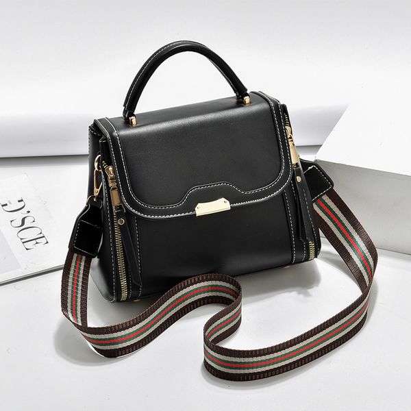 handbag 2021 fashion broadband messenger bag large capacity one shoulder, Black;red 
handbag 2021 fashion broadband messenger bag large capacity one shoulder, Black;red