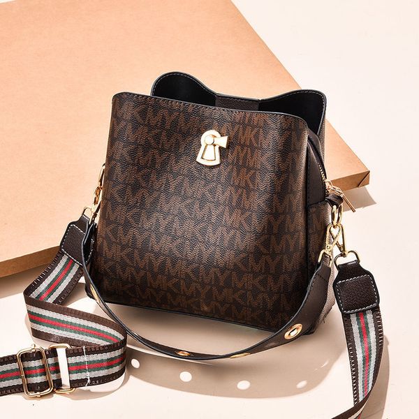 day packs bag for women 2021 new fashionable all-matching internet celebrity messenger bag spring and summer fashion bucket bag large capaci
day packs bag for women 2021 new fashionable all-matching internet celebrity messenger bag spring and summer fashion bucket bag large capaci